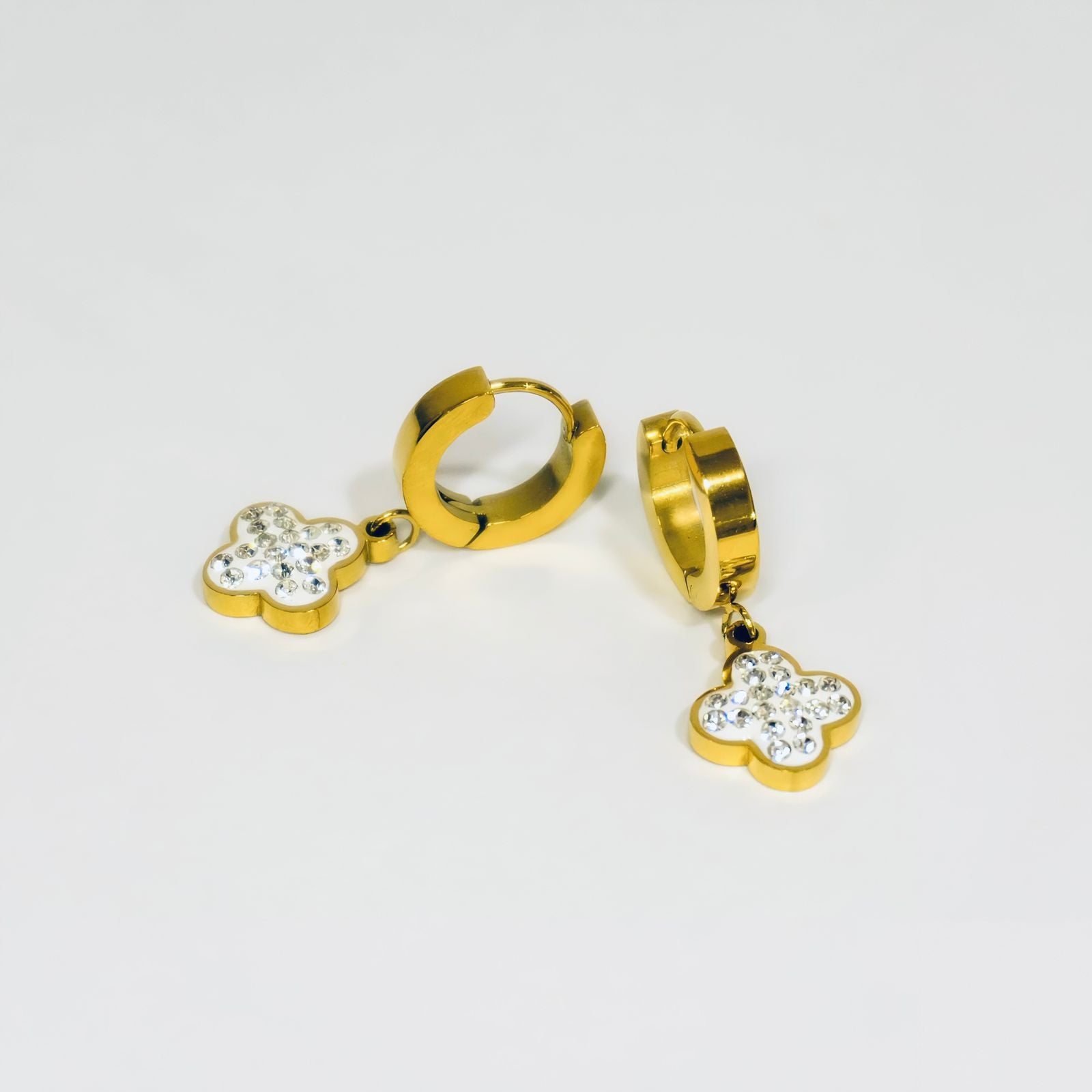 Aretes Candonga Trébol Blanco Brillante